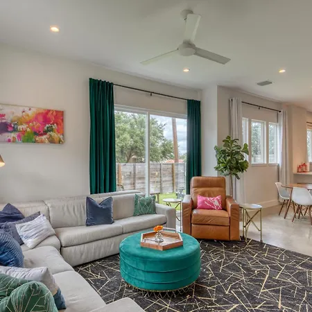 2 Homes In 1 Centrally Located Near Soco